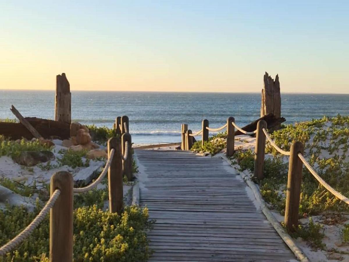 Cape Town Beachfront Apartments At Leisure Bay Exteriör bild